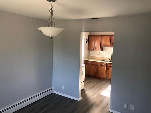 3rd image of 2515 Kellerman Ave