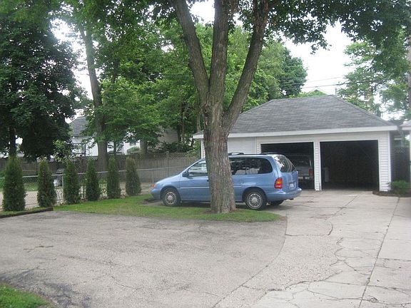 5th image of 961 N Church St