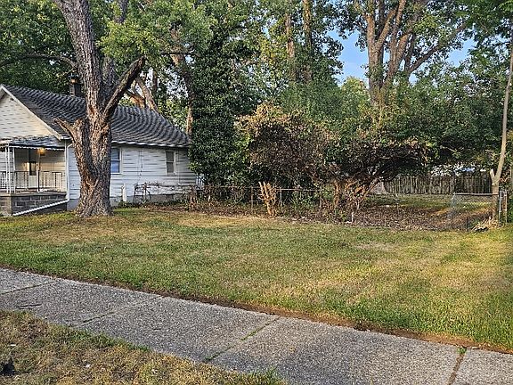 3rd image of 20426 Salem St