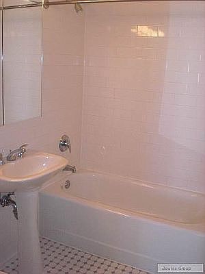 2nd image of 1314 Oakley St #2