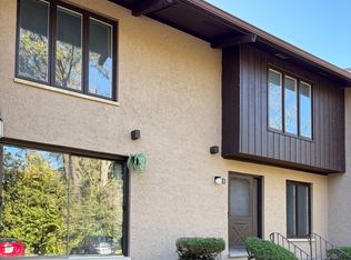 1050 Holbrook Rd APT S, Homewood, IL 60430