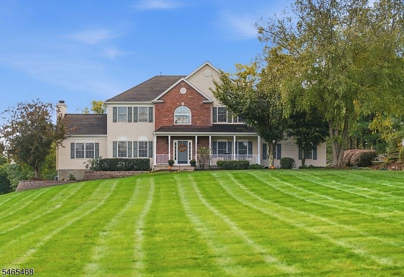 1st image of 13 Saddle Ridge Rd