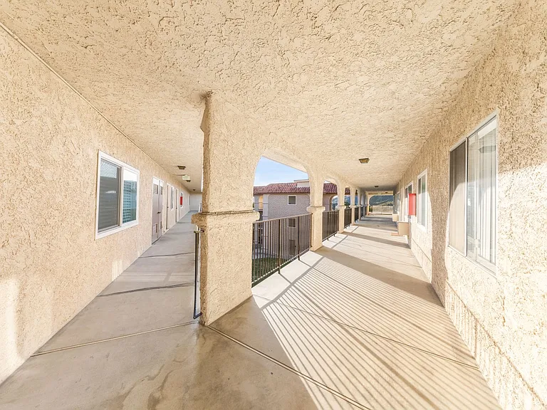 3010 Montrose Ave #26 — Photo 7