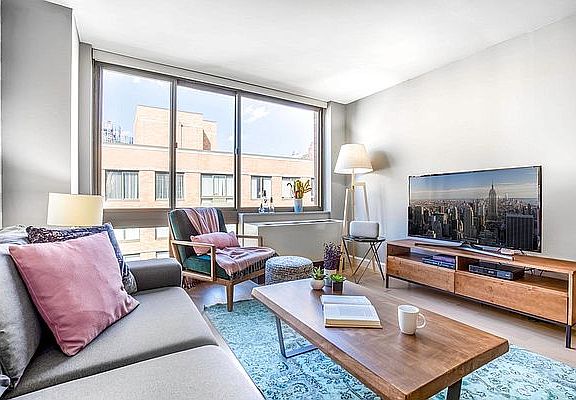 3rd image of 130 W 15th St APT 6R