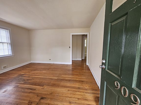 2nd image of 909 Rockland Ave