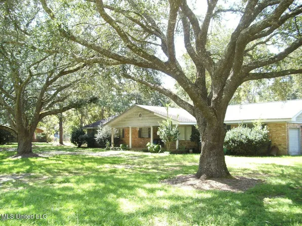 5113 East St, Moss Point, MS 39563