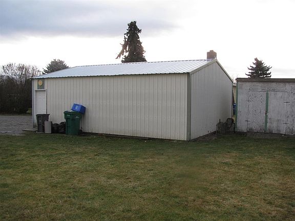 3rd image of 19207 E Montgomery Dr