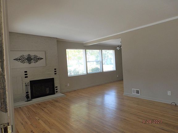 2nd image of 876 Lee St