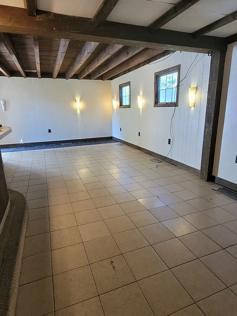 Cozy 2-Bedroom Home in Manheim Township — Photo 2