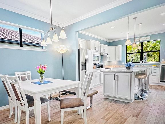 Dining/kitchen area