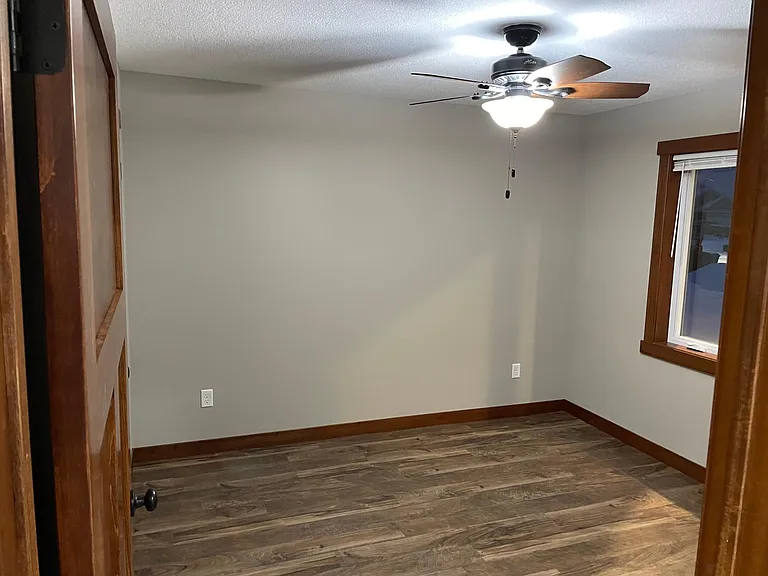 894 Brentwood Cir — Photo 4