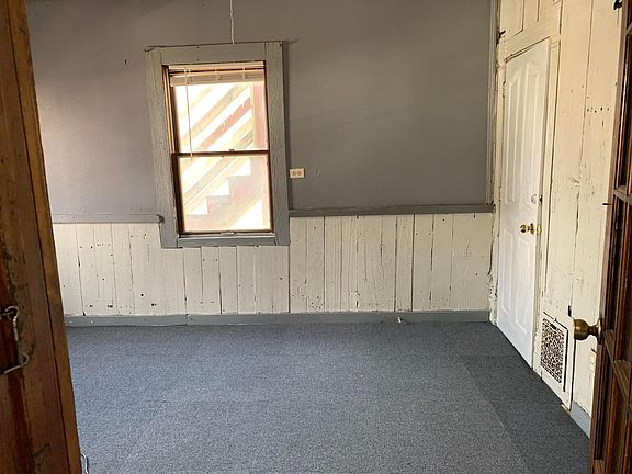 3rd image of 701 N Broadway St APT 101