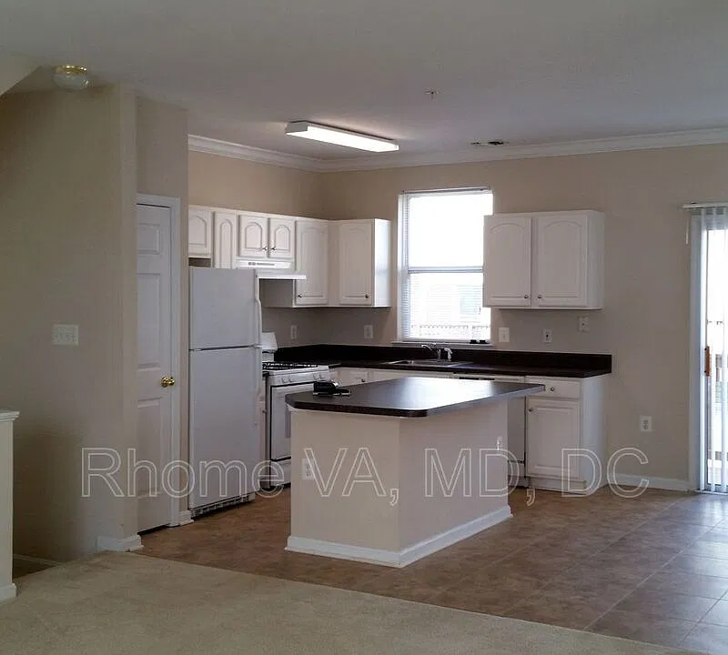 21792 Dragons Green Sq