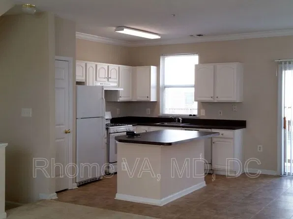 21792 Dragons Green Sq, Ashburn, VA 20147