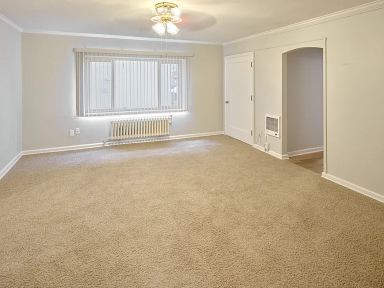 Clermont Apartments — Photo 11