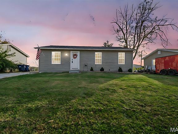 3rd image of 1446 Kathleen Dr