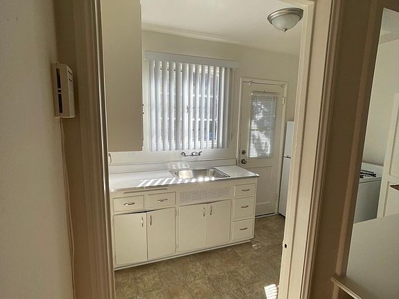 3rd image of 302 N Louise St #7