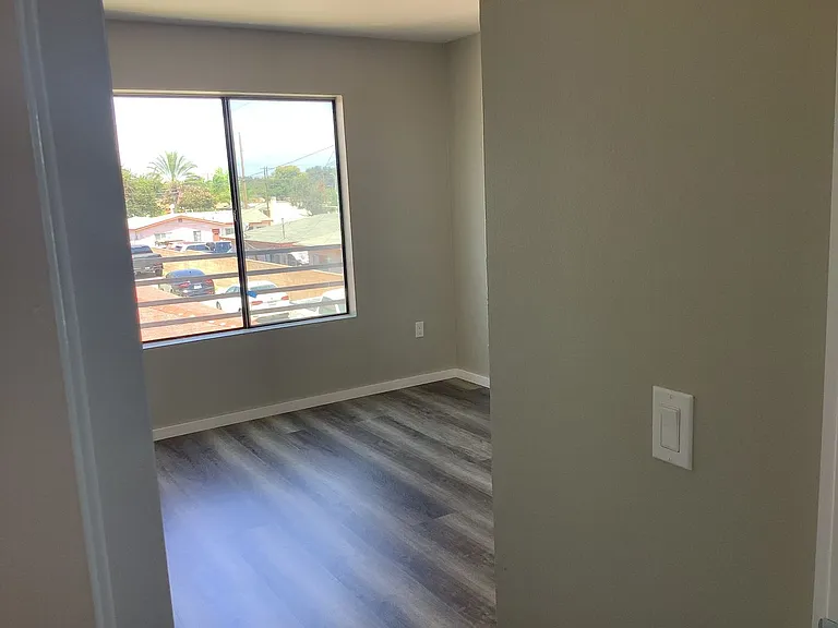 4576 Florence Ave — Photo 20