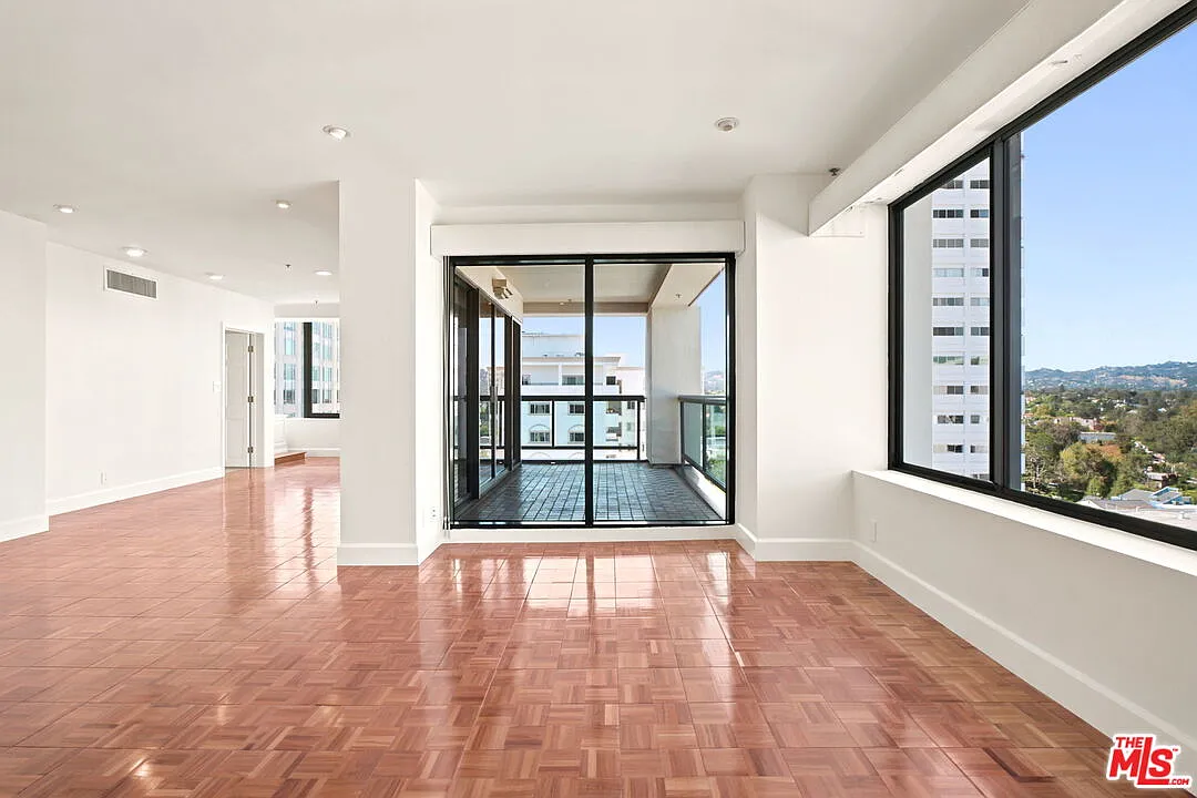 2 bed, 3.0 bath, 2018 sqft, $9,499 — Photo 3
