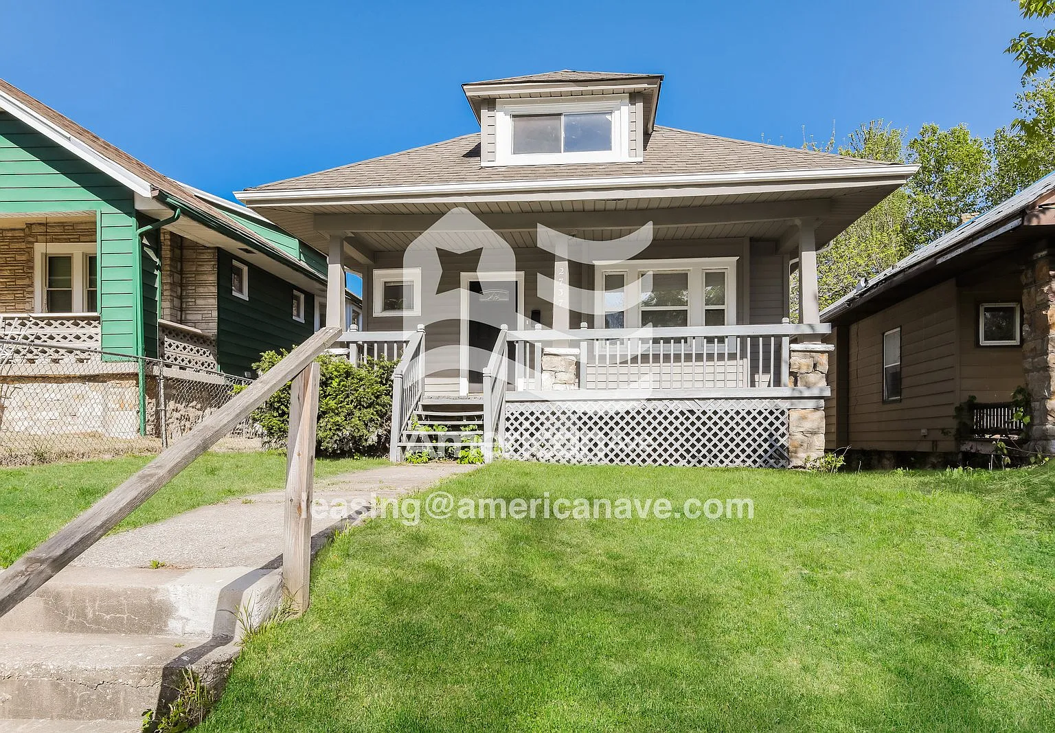 2 bed, 1.0 bath, 1007 sqft, $997 — Photo 1