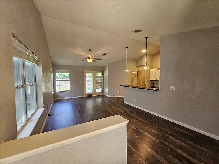 174 Prairie Springs Loop — Photo 3