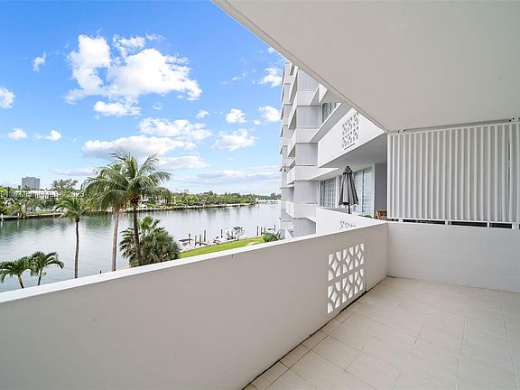 4th image of 9101 E Bay Harbor Dr APT 403