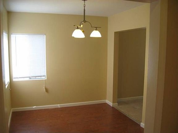 5th image of 834 E 87th St