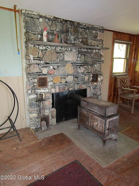 3rd image of 346 Joe Chamberlain Rd. Road