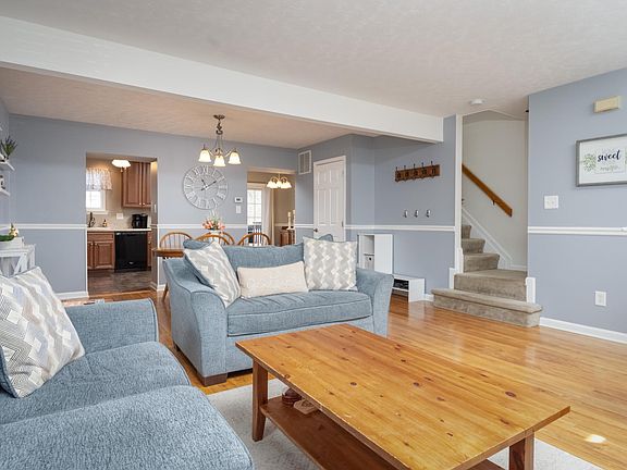 2nd image of 1338 Bennett Pl