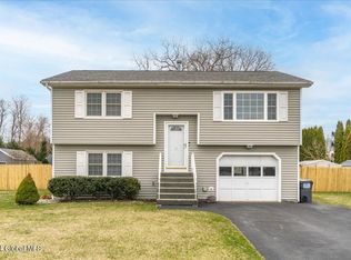 11 Magnolia Cir, Ravena, NY 12143