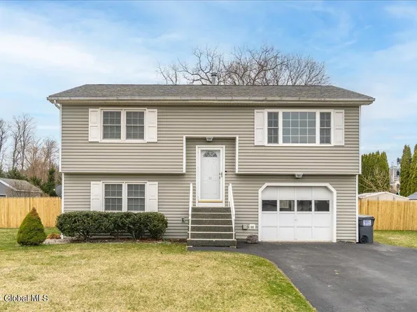 11 Magnolia Circle, Ravena, NY 12143