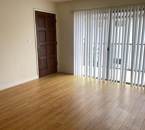 2nd image of 1252 Barry Ave