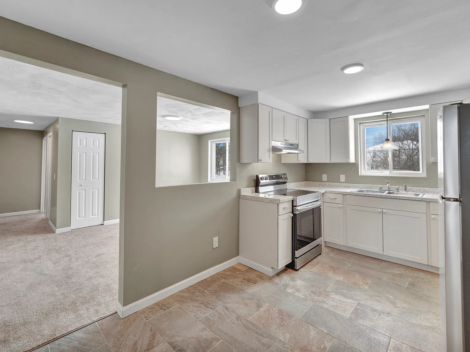3 bed, 1.5 bath, 900 sqft, $1,195 — Photo 3