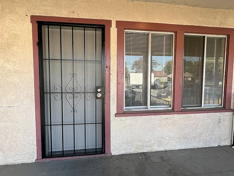 1487 N Mountain View Ave — Photo 12