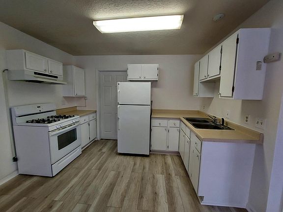 3rd image of 390 Sacramento St