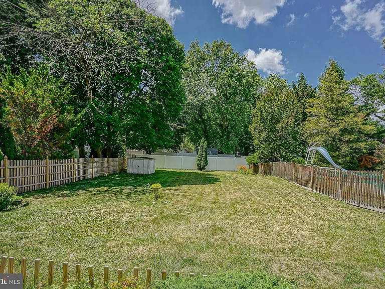 158 Wyoming Ave — Photo 23