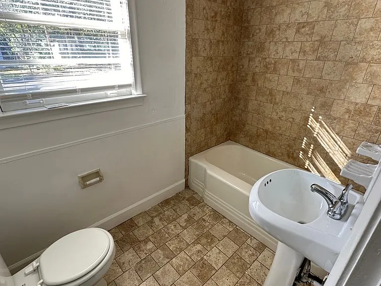 1638 Sharkey St — Photo 7
