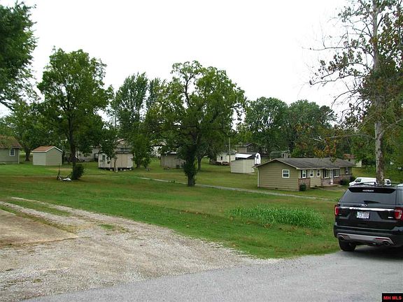 2nd image of 611 Oak St
