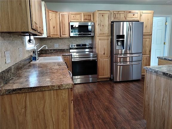 3rd image of 127 Eden Ln