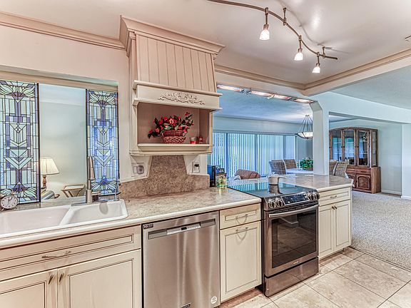 2nd image of 2900 E Golf Boulevard