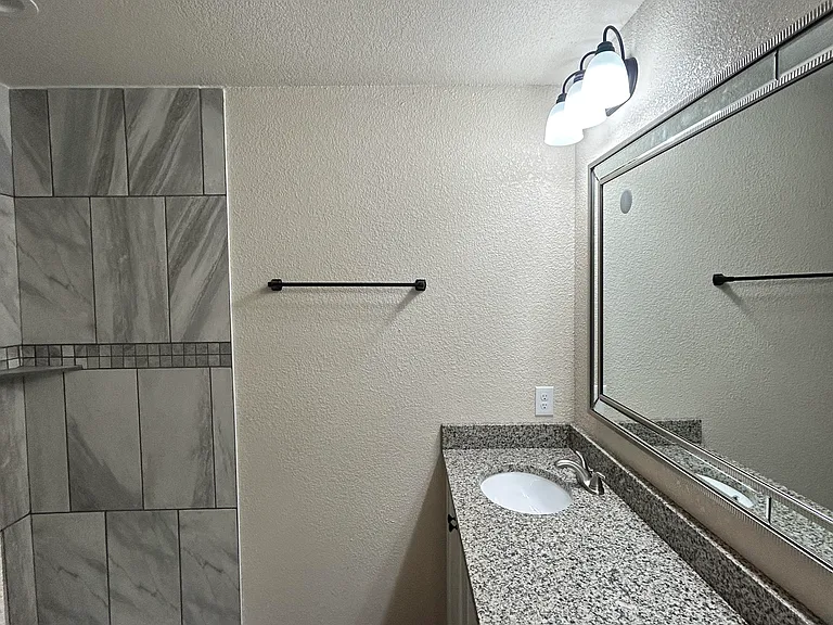 Cooper Ridge Luxury Apartment Homes — Photo 9