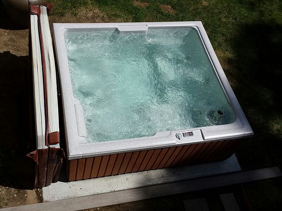 5 person hot tub