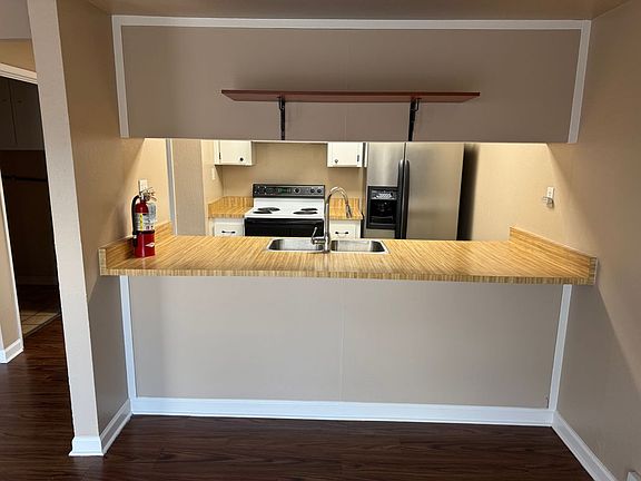 4th image of 2504 Florida Ln