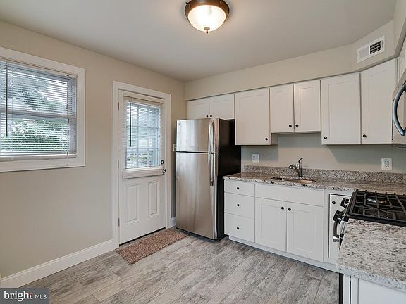 5th image of 213 Seneca Dr