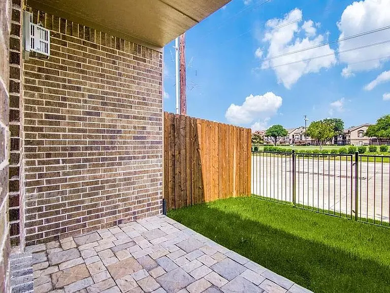 4849 Pasadena Dr — Photo 6