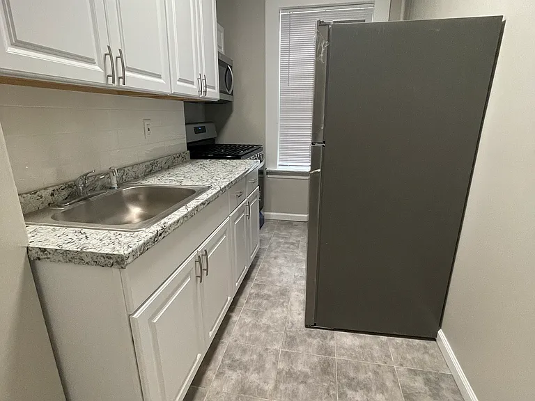 9 Bentley Ave #11E — Photo 1