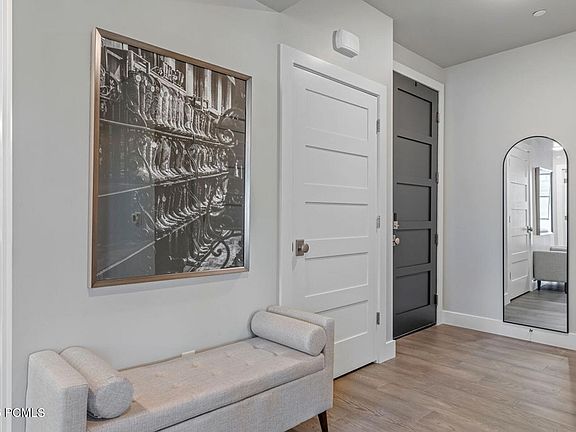 5th image of 1114 W Helling Cir #104