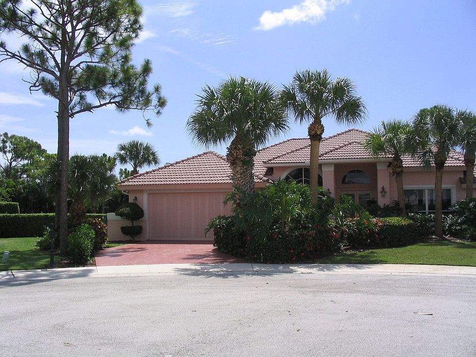 Mature landscape provides a private retreat on a cul-de-sac with no traffic! 