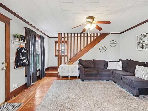 5th image of 8458 Perry Rd