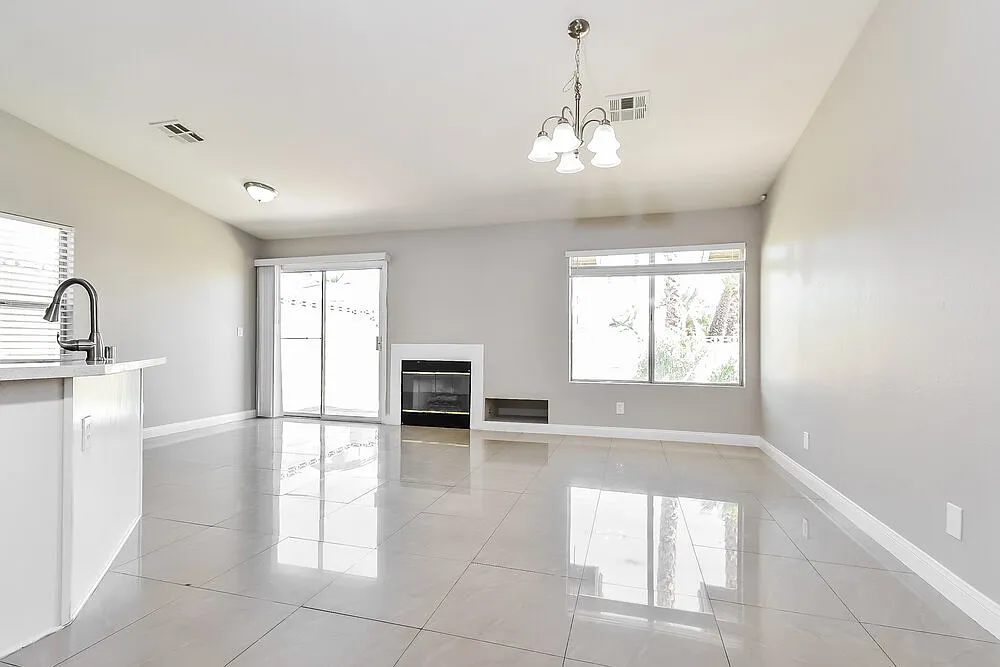 3 bed, 2.0 bath, 1785 sqft, $2,260 — Photo 4
